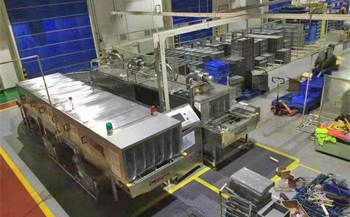 （圖：五金清洗工作現(xiàn)場）