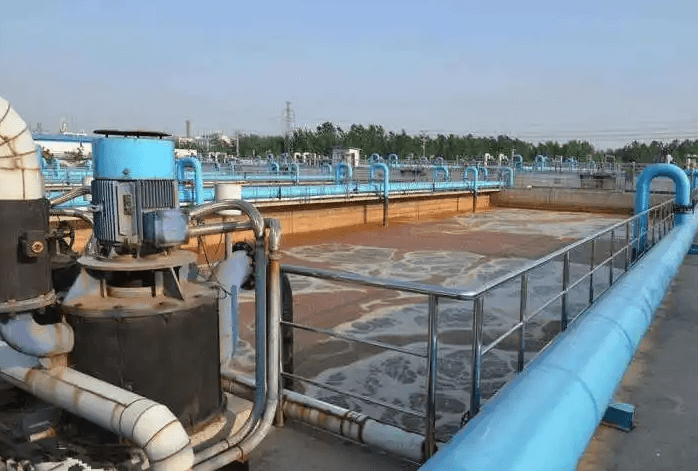 (圖:工業(yè)廢水污水廠泡沫)