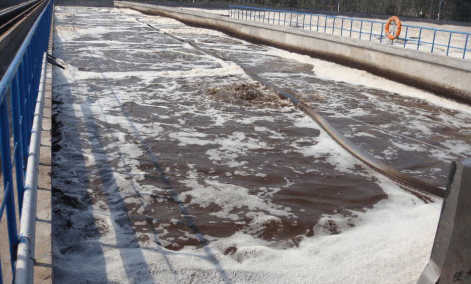 (圖:焦化廠污水廢水起泡現(xiàn)場)